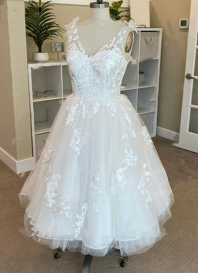 A-line V Neck Sleeveless Lace Tulle Tea-length Appliqued Wedding Dress