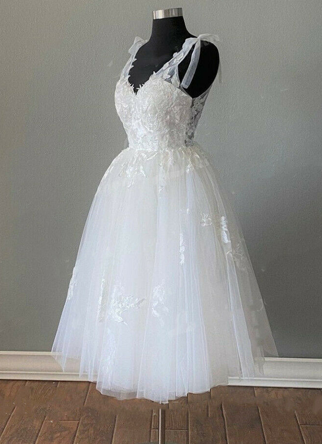 A-line V Neck Sleeveless Lace Tulle Tea-length Appliqued Wedding Dress