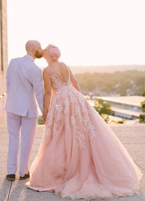 Tulle Wedding Dress Ball-gown/princess V-neck Court Train With Appliqued