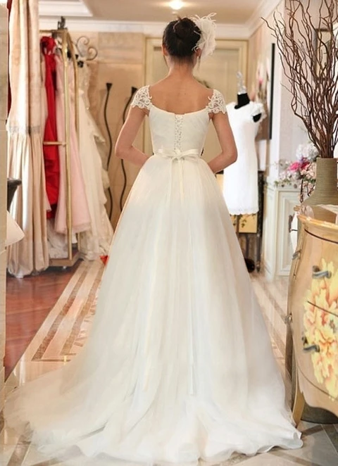 Ball-gown/princess Sweetheart Sleeveless Court Train Tulle Wedding Dress With Lace Sashes