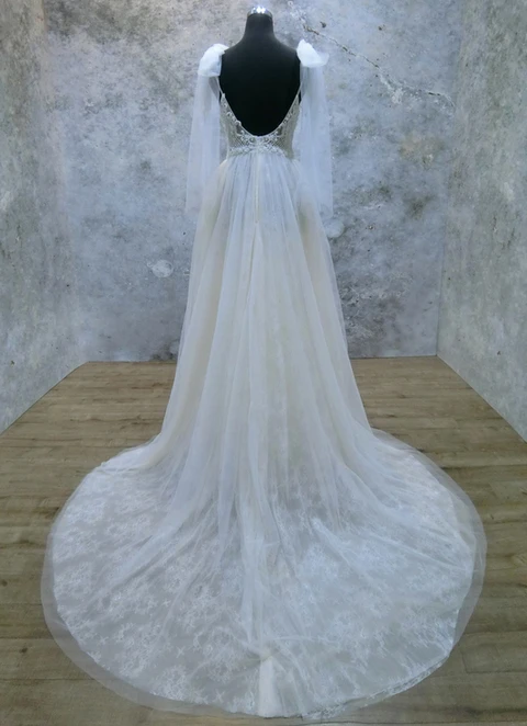 A-line Sweetheart Sleeveless Court Train Tulle Church Garden/outdoor Wedding Dress With Lace