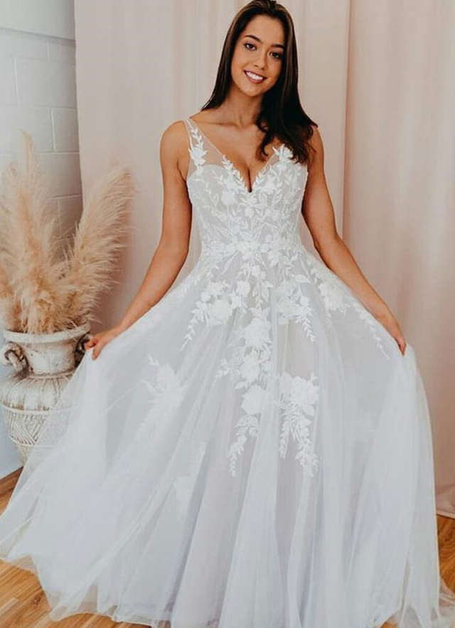 Ball-gown/princess V Neck Sleeveless Court Train Lace Tulle Wedding Dress