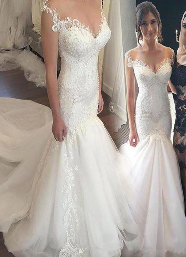 Sheath/column Sleeveless Sweetheart Chapel Train Tulle Wedding Dress With Appliqued Lace