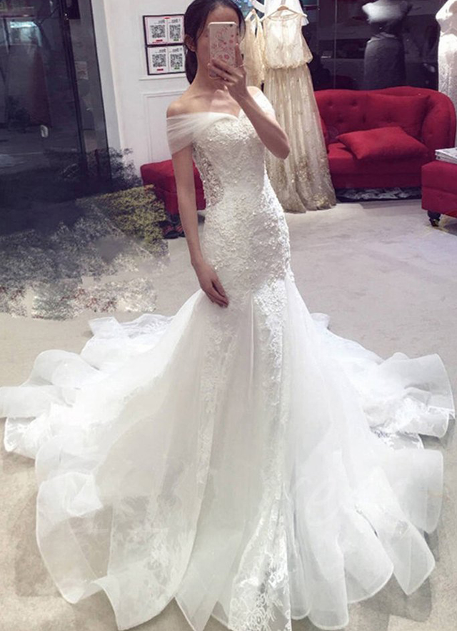 Sheath/column Sleeveless Off-the-shoulder Chapel Train Tulle Wedding Dress With Lace Appliqued