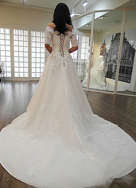 Ball-gown/princess Off-the-shoulder Half Sleeve Court Train Tulle Wedding Dress With Appliqued Lace