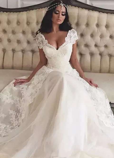 A-line V-neck Short Sleeve Court Train Tulle Wedding Dress With Lace Appliqued