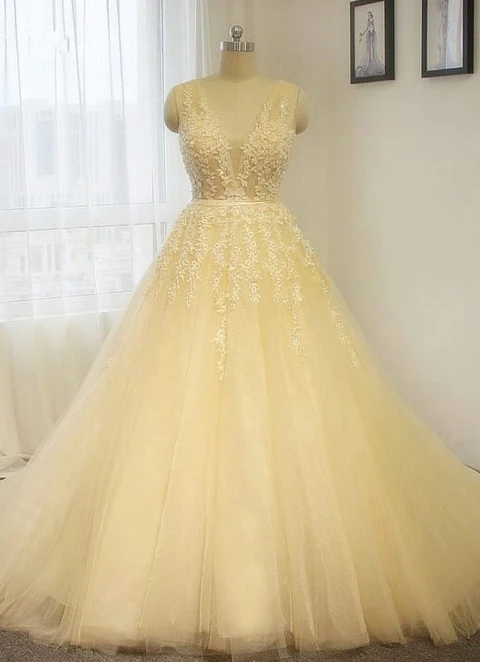 Tulle Wedding Dress Ball-gown/princess V-neck Chapel Train With Appliqued