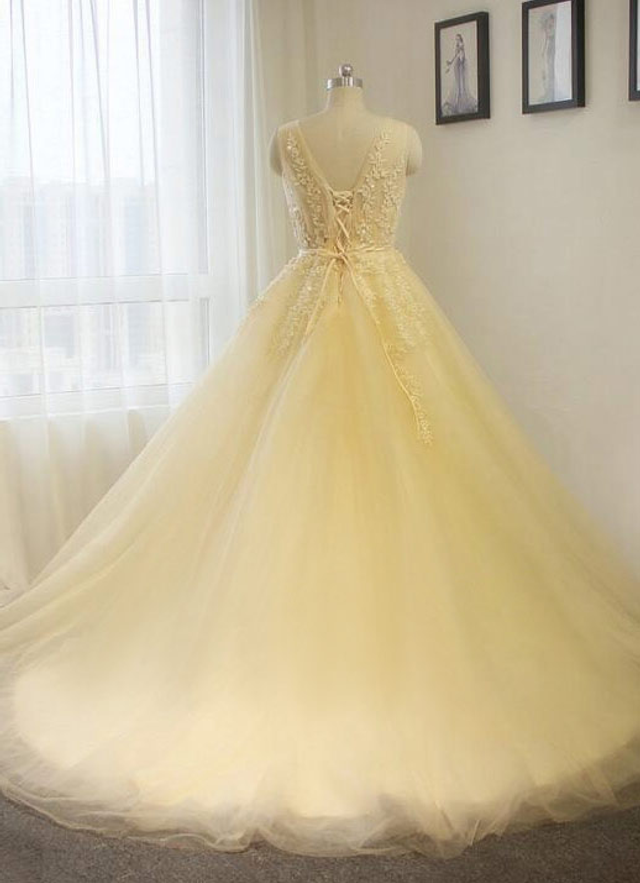 Tulle Wedding Dress Ball-gown/princess V-neck Chapel Train With Appliqued