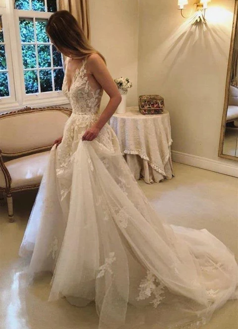 Ball-gown/princess Chapel Train Tulle Wedding Dress With Appliqued Lace