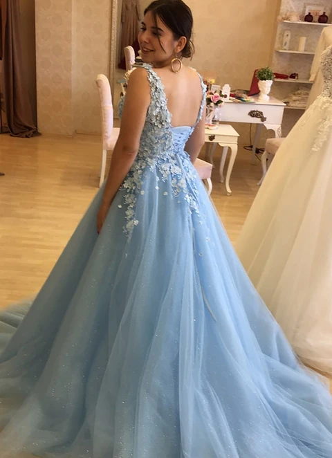 Ball Gown V Neck Sleeveless Tulle Glitter Court Train Dresses With Appliqued