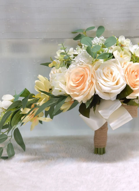 Teardrop Waterfall Bouquet Champagne